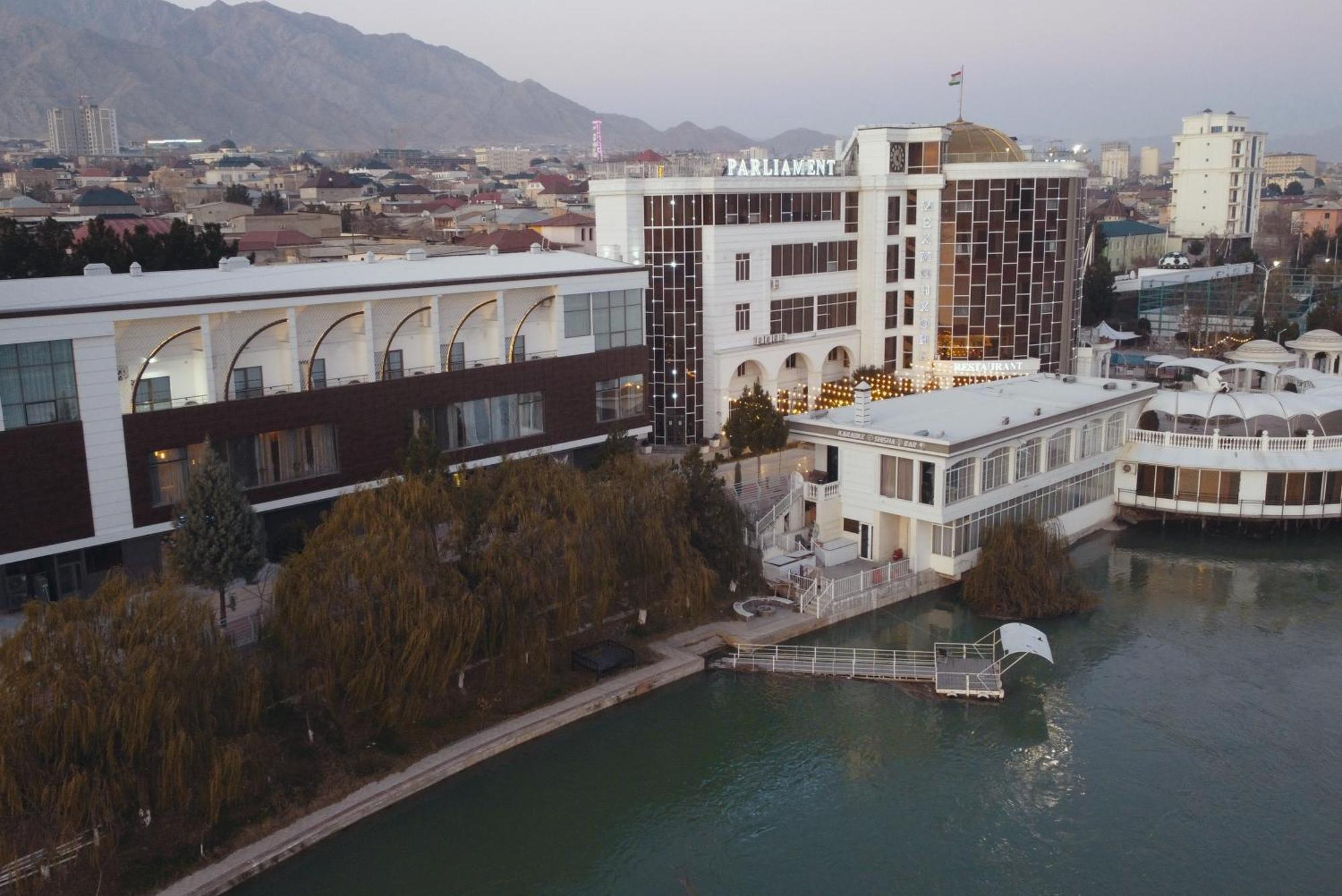 Parliament Palace Hotel 후잔트 외부 사진
