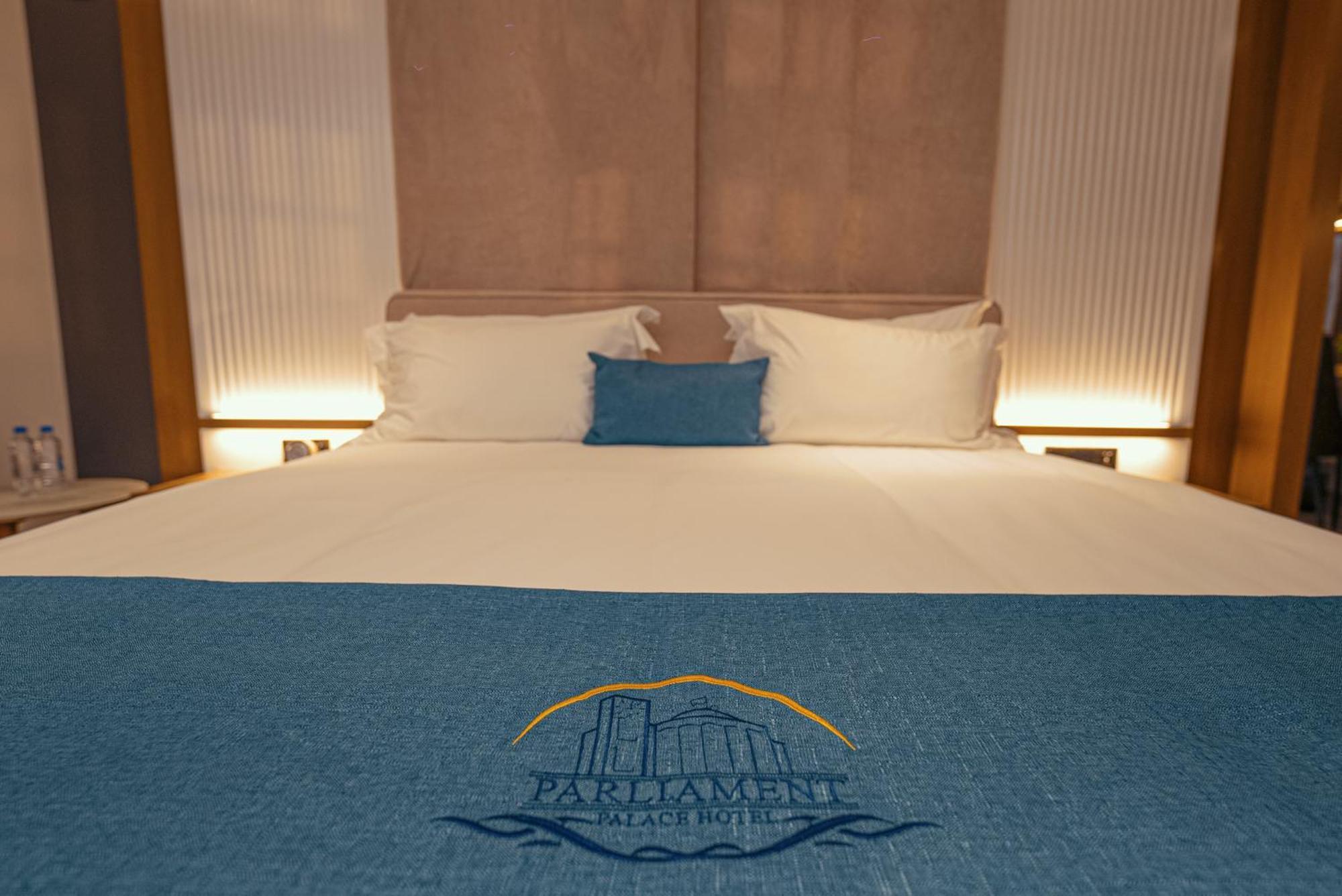 Parliament Palace Hotel 후잔트 외부 사진